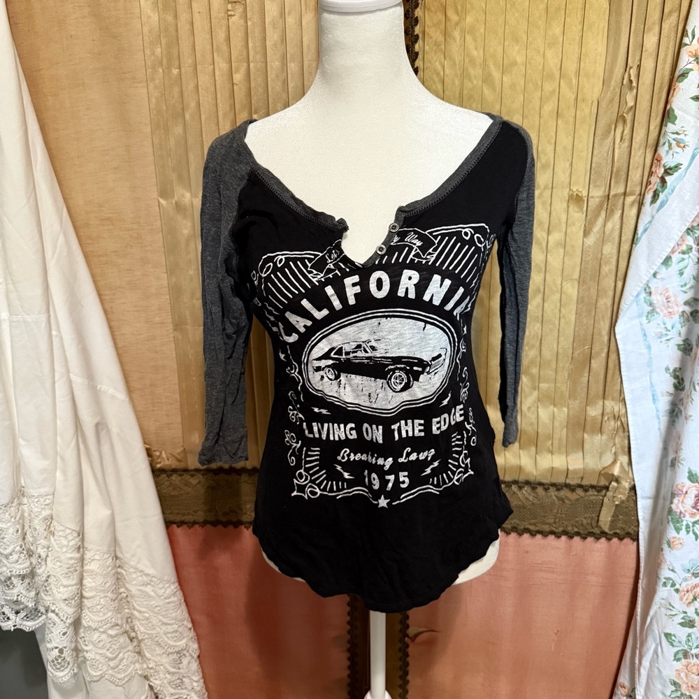 California Graphic Women's Black and Gray Top